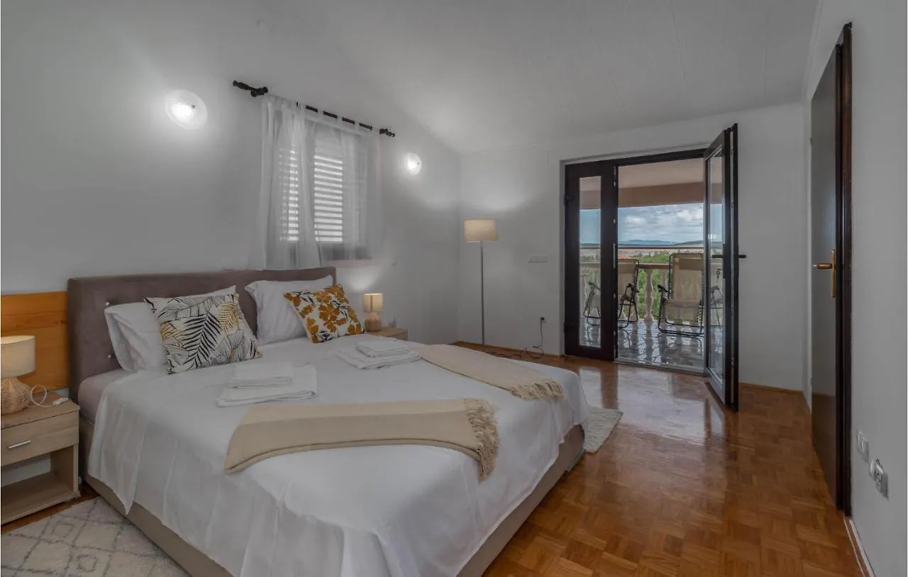 1 Bedroom Lovely Apartment In Jadranovo 0*,
