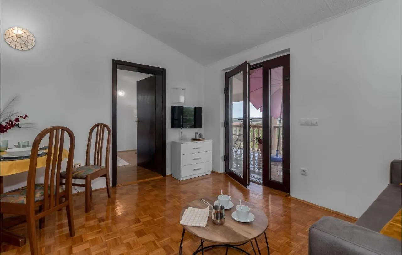 1 Bedroom Lovely Apartment In Jadranovo