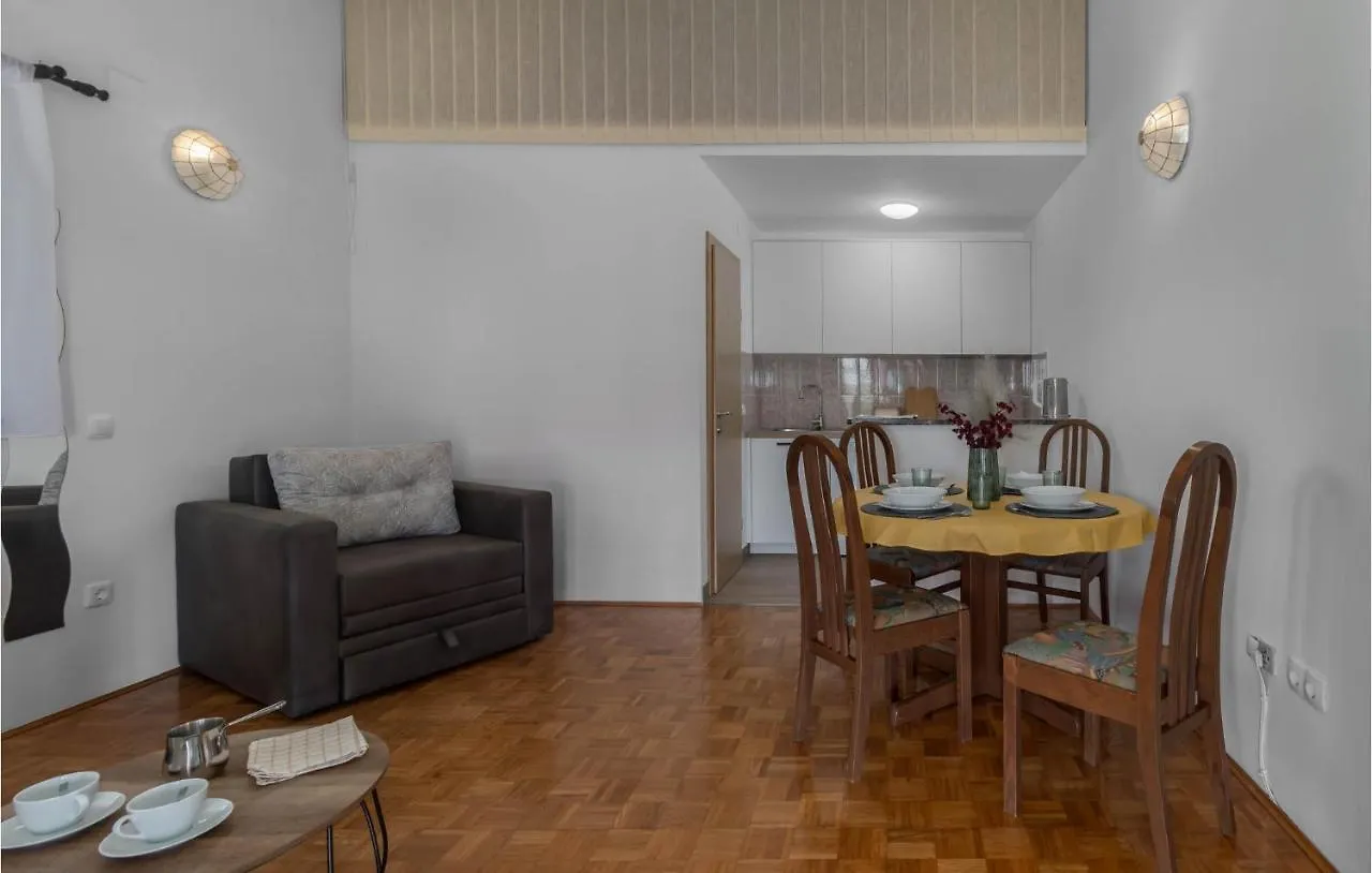 1 Bedroom Lovely Apartment In Jadranovo Croatia