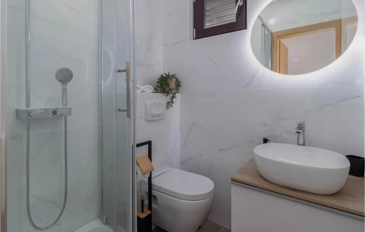 1 Bedroom Lovely Apartment In Jadranovo