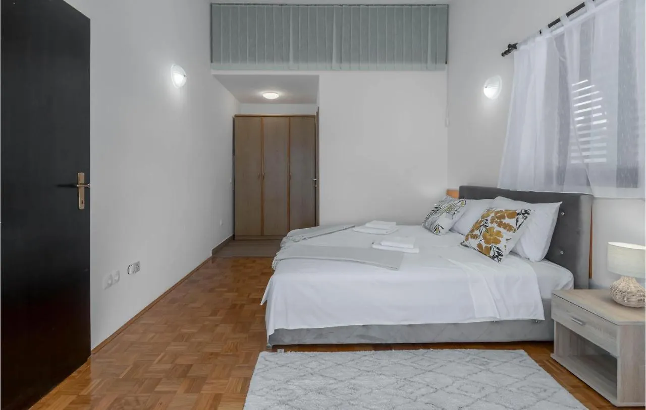1 Bedroom Lovely Apartment In Jadranovo