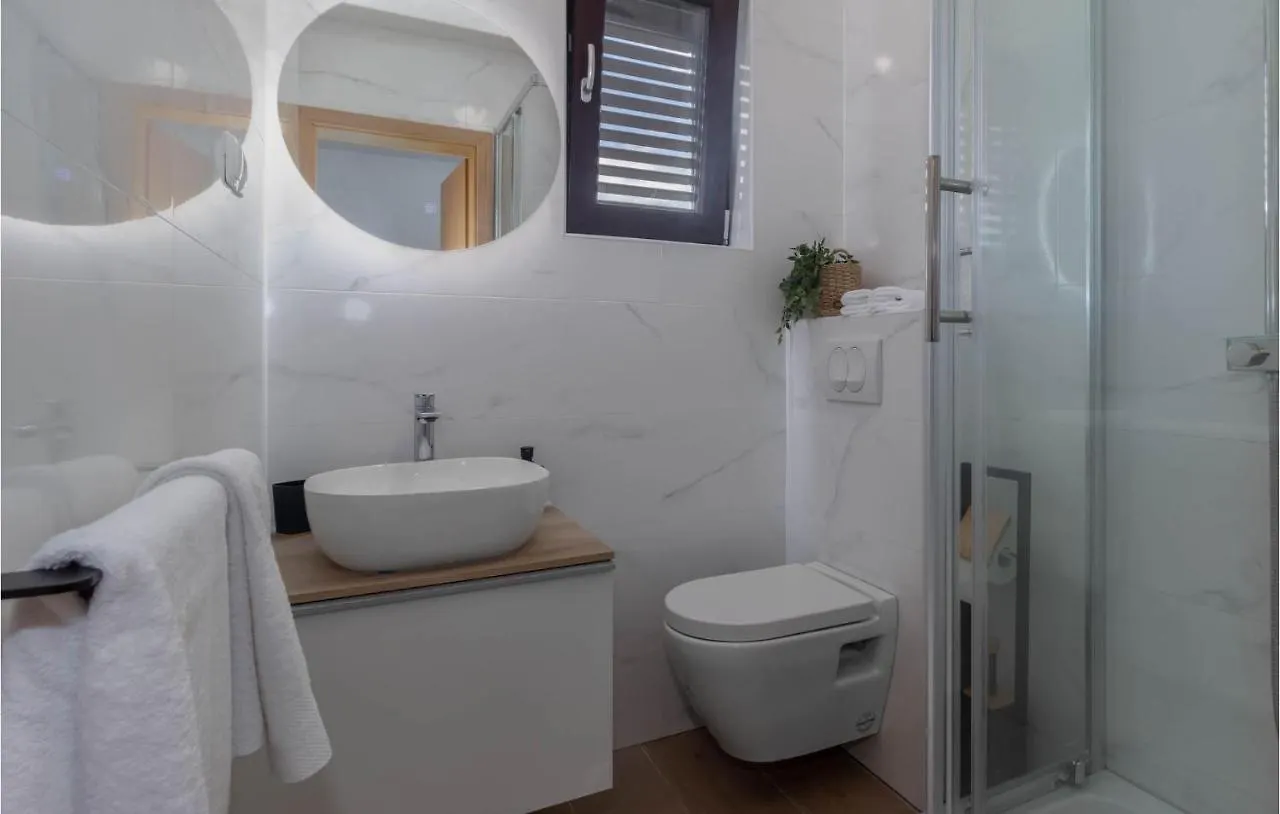 1 Bedroom Lovely Apartment In Jadranovo Croatia